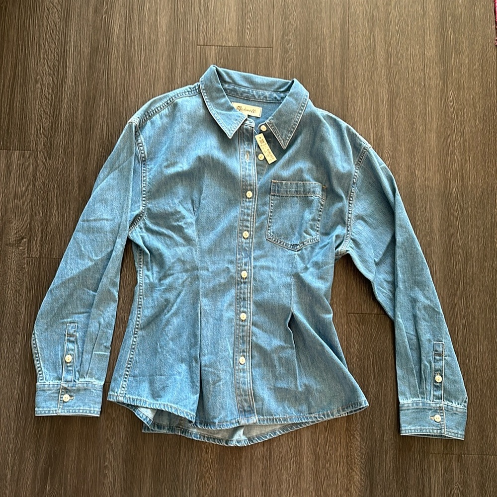 Madewell Denim Button up. Size M. New, never worn.